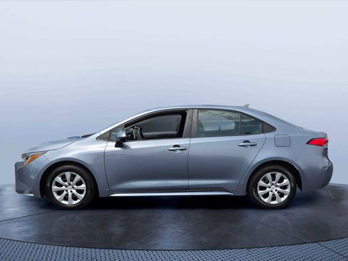 Used 2020 Toyota Corolla LE FWD image 3