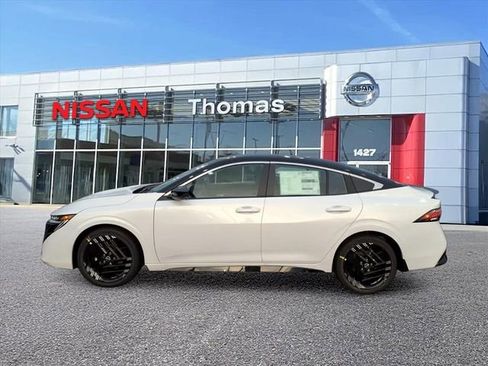 Certified 2026 Nissan Sentra SR w/ Floor Mat Package FWD image 6
