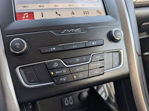 Used 2019 Ford Fusion SE image 21