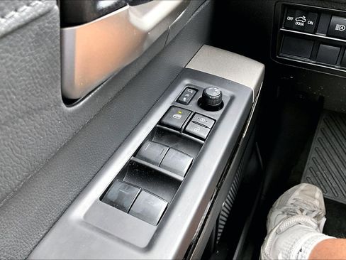 Used 2024 Toyota Tundra Limited AWD/4WD image 34