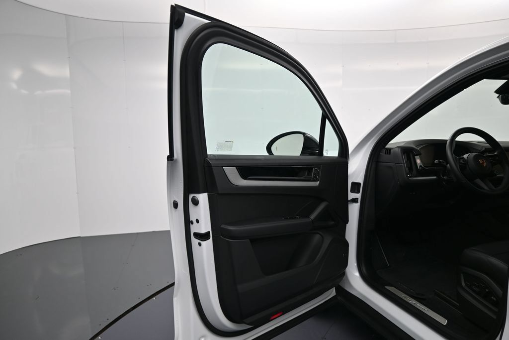 Certified 2026 Porsche Cayenne AWD/4WD image 15