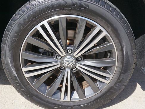 Used 2019 Volkswagen Tiguan SEL image 10