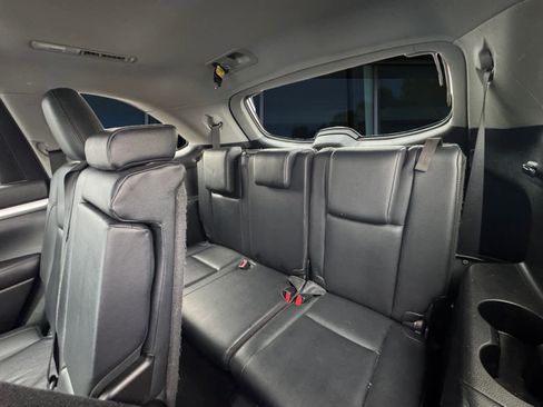 Used 2019 Toyota Highlander XLE image 17