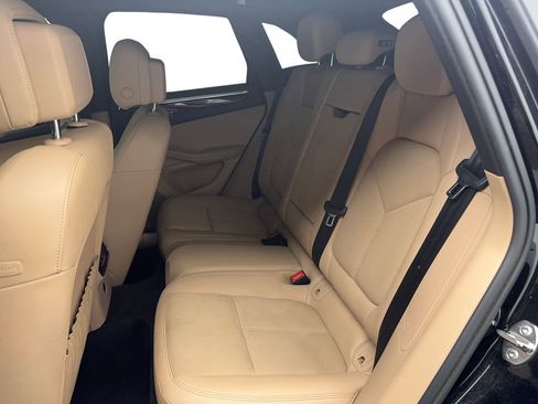 Used 2022 Porsche Macan AWD/4WD image 24