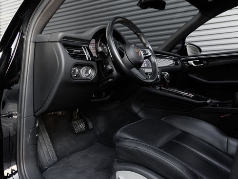 Used 2023 Porsche Macan AWD/4WD image 4