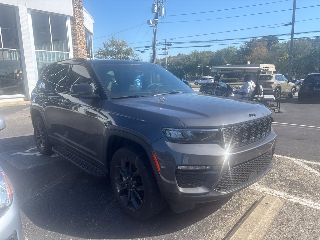 Used 2025 Jeep Grand Cherokee Limited AWD/4WD image 9
