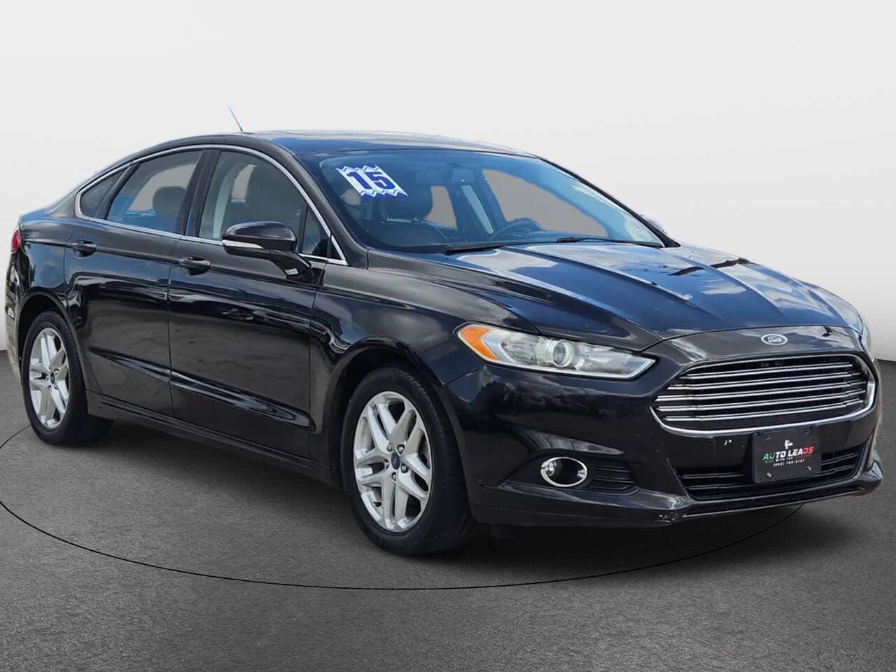 Used 2015 Ford Fusion SE w/ Equipment Group 202A FWD image 2