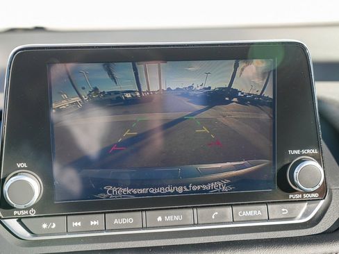 Used 2025 Nissan Rogue SV image 22