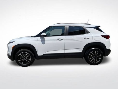 Used 2025 Chevrolet TrailBlazer LT AWD/4WD image 2