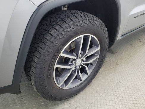 Used 2018 Jeep Grand Cherokee Limited AWD/4WD image 31