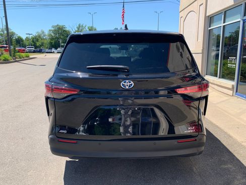 Used 2022 Toyota Sienna XLE AWD/4WD image 6