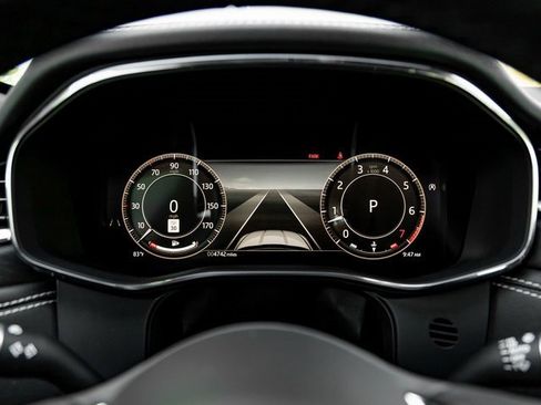 Used 2025 Jaguar F-PACE R-Dynamic S image 15