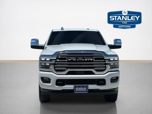 Used 2025 RAM 2500 Laramie AWD/4WD image 2