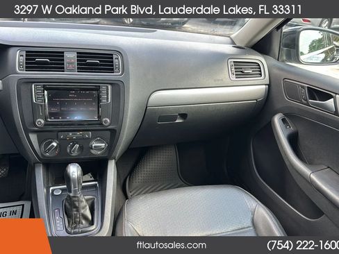 Used 2017 Volkswagen Jetta SE FWD image 30