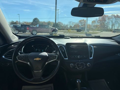 Used 2018 Chevrolet Malibu LT image 13