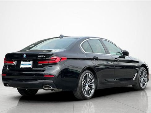 Used 2023 BMW 530e w/ Premium Package image 5