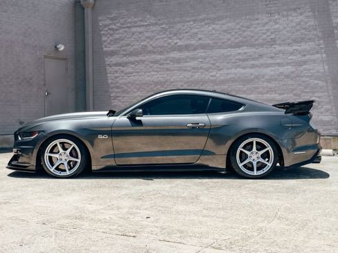 Used 2017 Ford Mustang GT Premium w/ GT Performance Package RWD image 43