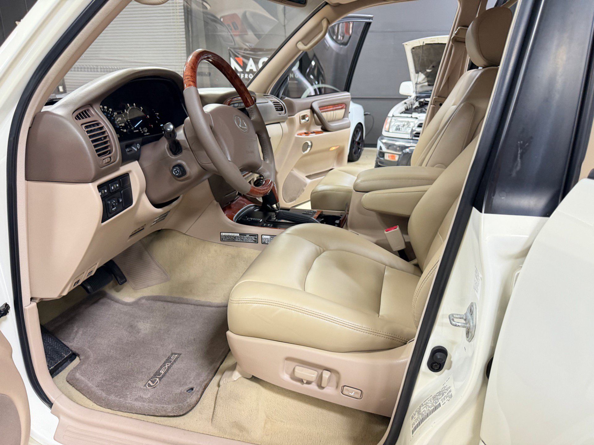 Used 2002 Lexus LX 470 4WD image 20