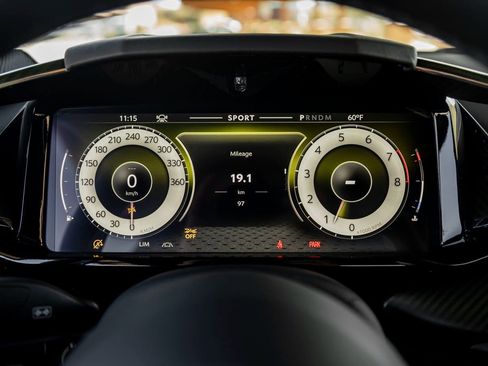 Used 2025 Aston Martin V8 Vantage Coupe image 6