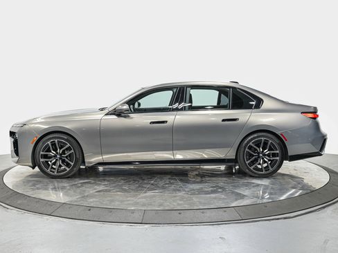 Used 2025 BMW 740i xDrive 740i xDrive image 2