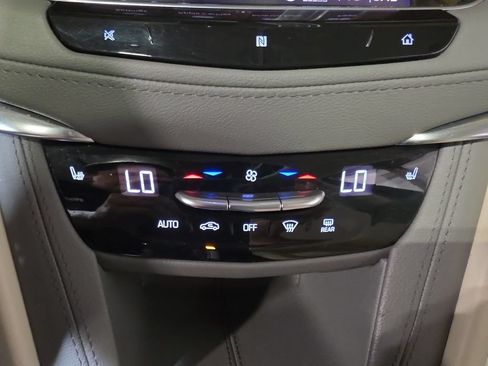 Used 2020 Cadillac XT5 Premium Luxury AWD/4WD image 17