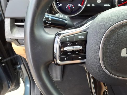 Used 2024 Kia Carnival EX image 21