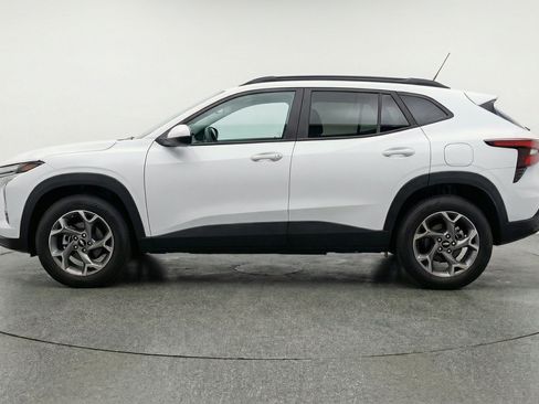 Used 2025 Chevrolet Trax LT FWD image 5