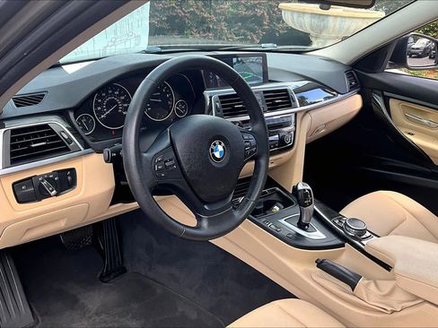 Used 2017 BMW 320i Sedan RWD image 18