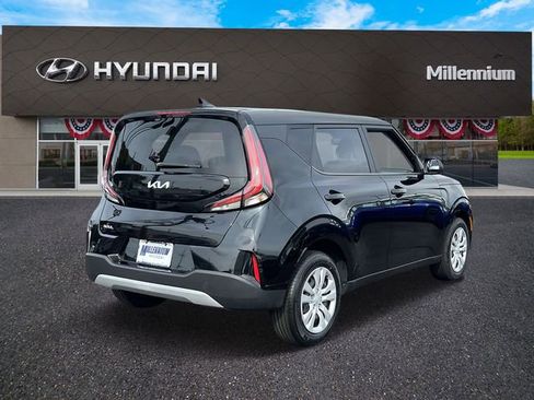 Used 2023 Kia Soul LX image 5