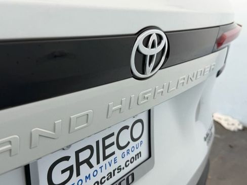 Used 2026 Toyota Grand Highlander AWD image 9
