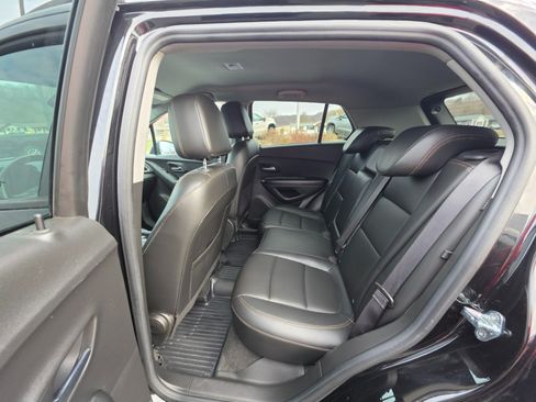 Used 2021 Chevrolet Trax LT w/ Premium Seat Package AWD/4WD image 20