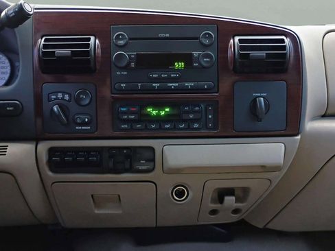 Used 2006 Ford F350 Lariat image 32