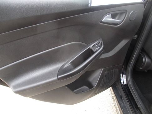 Used 2018 Ford Focus SEL FWD image 39
