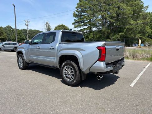 Used 2024 Toyota Tacoma Limited w/ Limited Package (LT) AWD/4WD image 10