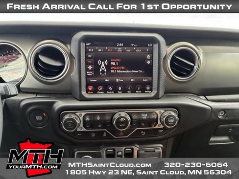 Used 2022 Jeep Wrangler Unlimited Rubicon w/ Cold Weather Group AWD/4WD image 12