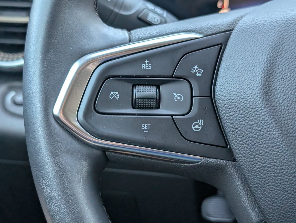 Used 2025 Chevrolet Trax ACTIV w/ Sunroof Package FWD image 27