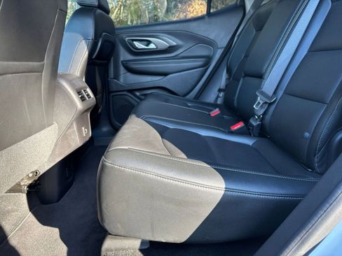 Used 2024 GMC Terrain SLT image 28