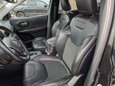 Used 2020 Jeep Cherokee Trailhawk w/ Comfort/Convenience Group AWD/4WD image 21