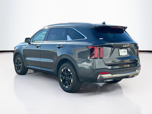 Used 2024 Kia Sorento S image 5