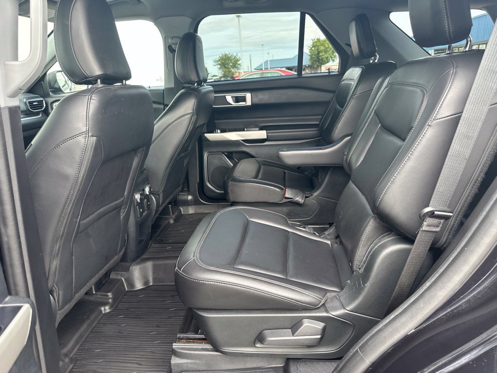 Certified 2021 Ford Explorer XLT w/ Equipment Group 202A AWD/4WD image 18