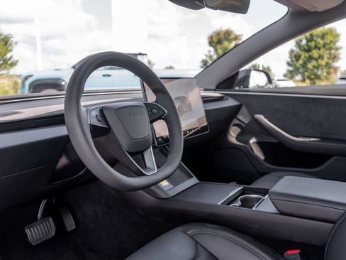 Used 2025 Tesla Model 3 Long Range AWD/4WD image 21