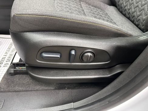 Used 2024 Chevrolet Equinox LT image 38