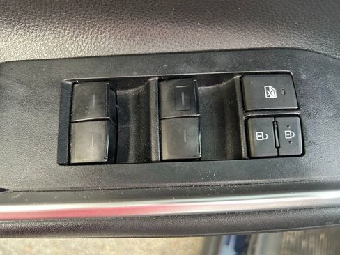 Used 2023 Toyota Highlander L FWD image 18