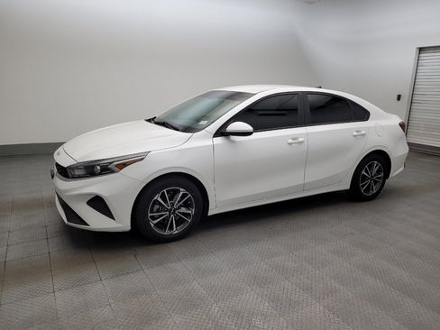 Used 2022 Kia Forte LXS FWD image 2