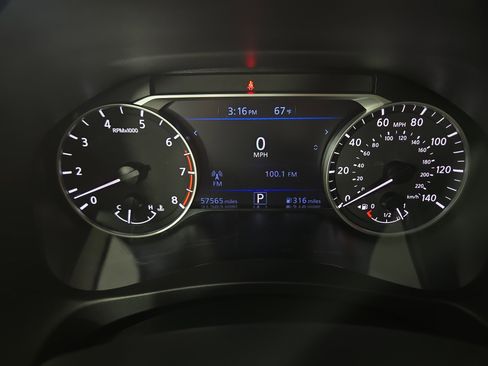 Used 2024 Nissan Altima 2.5 SV FWD image 17