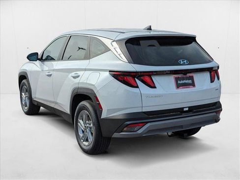 New 2025 Hyundai Tucson SE image 9