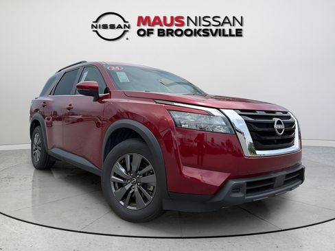 Certified 2024 Nissan Pathfinder SV FWD image 1