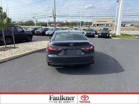 Used 2025 Toyota Camry SE image 6