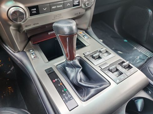 Used 2016 Lexus GX 460 Luxury AWD/4WD image 24