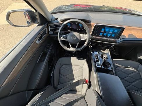 Used 2024 Volkswagen Atlas SE AWD/4WD image 22